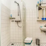 Wim's Place Amsterdam Airport / 2*