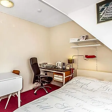 Wim's Place Schiphol Amsterdam Airport 2*