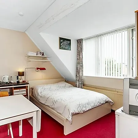 Wim's Place Schiphol Amsterdam Airport Bed & Breakfast 2*
