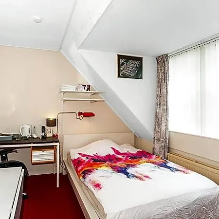 Wim's Place Schiphol Amsterdam Airport Bed & Breakfast 2*