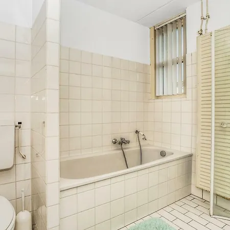 Wim's Place Schiphol Amsterdam Airport Bed and breakfast 2*