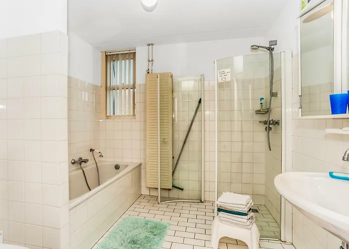 Wim's Place Schiphol Amsterdam Airport 2*