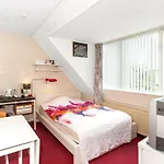 Wim's Place Schiphol Amsterdam Airport 2*