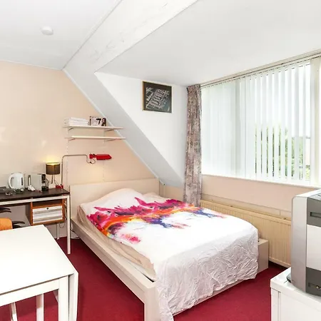 Wim's Place Schiphol Amsterdam Airport 2*