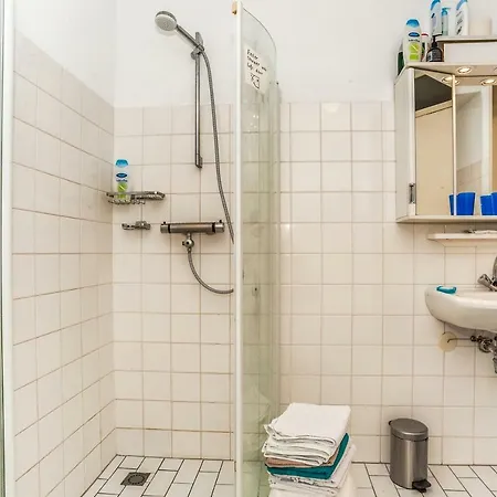 Wim's Place Schiphol Amsterdam Airport 2*